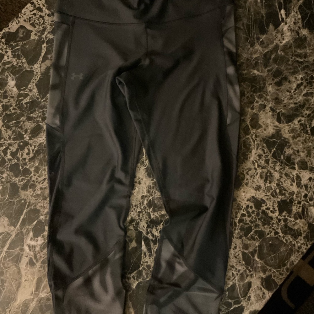 NWT! Under Armour black and grey leggings size Large